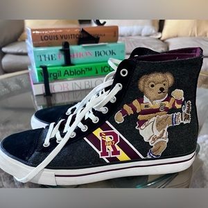 Men authentic Polo (Ralph Lauren) kicks.